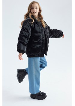 Zimowa kurtka dziewczęca z efektownego materiału ze sklepu 5.10.15 w kategorii Kurtki dziewczęce - zdjęcie 169698850