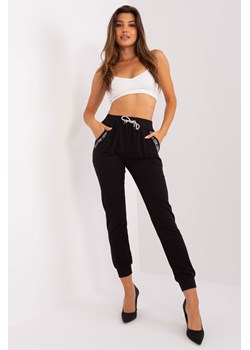 Czarne spodnie dresowe z wysokim stanem ze sklepu 5.10.15 w kategorii Spodnie damskie - zdjęcie 169699323
