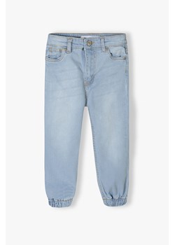 Jasne spodnie jeansowe typu joggery dziewczęce ze sklepu 5.10.15 w kategorii Spodnie dziewczęce - zdjęcie 169700152