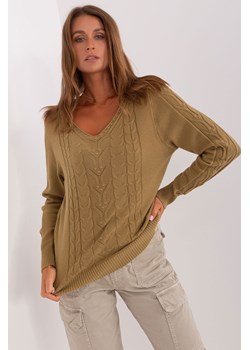Oliwkowy sweter damski z warkoczami i ściągaczami ze sklepu 5.10.15 w kategorii Swetry damskie - zdjęcie 169700393