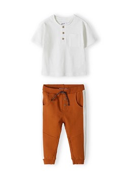 Komplet niemowlęcy- biały t-shirt z bawełny + spodnie dresowe ze sklepu 5.10.15 w kategorii Komplety niemowlęce - zdjęcie 169700660