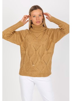 RUE PARIS Camelowy ażurowy sweter z golfem o kroju ovrsize ze sklepu 5.10.15 w kategorii Swetry damskie - zdjęcie 169700802