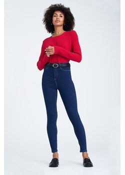 Granatowe spodnie damskie jeansowe z wysoki stanem ze sklepu 5.10.15 w kategorii Jeansy damskie - zdjęcie 169701260