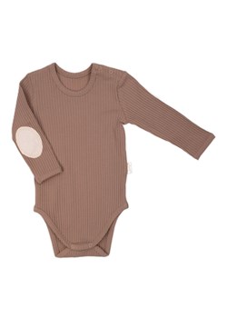 Brązowe body niemowlęce prążkowane z długim rękawem Benio ze sklepu 5.10.15 w kategorii Body niemowlęce - zdjęcie 169701910
