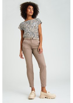 Spodnie klasyczne damskie beżowe ze sklepu 5.10.15 w kategorii Spodnie damskie - zdjęcie 169702050