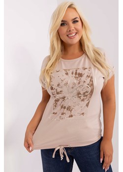 Beżowa bluzka damska plus size z aplikacją z dżetów ze sklepu 5.10.15 w kategorii Bluzki damskie - zdjęcie 169702204