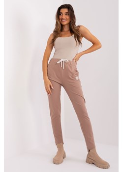 Ciemnobeżowe spodnie dresowe z troczkami ze sklepu 5.10.15 w kategorii Spodnie damskie - zdjęcie 169703392