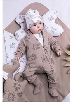 Pajac dresowy niemowlęcy - beżowy ze sklepu 5.10.15 w kategorii Pajacyki - zdjęcie 169704582