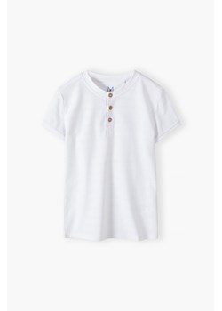 Biały elegancki t-shirt bawełniany dla chłopca ze sklepu 5.10.15 w kategorii T-shirty chłopięce - zdjęcie 169704594
