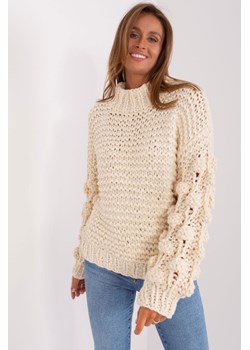 Jasnobeżowy sweter oversize z grubym splotem ze sklepu 5.10.15 w kategorii Swetry damskie - zdjęcie 169704670