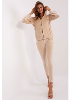 Jasnobeżowy komplet welurowy ze spodniami Melody ze sklepu 5.10.15 w kategorii Dresy damskie - zdjęcie 169704930