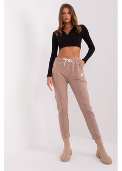 Ciemnobeżowe spodnie dresowe z kieszeniami ze sklepu 5.10.15 w kategorii Spodnie damskie - zdjęcie 169705954