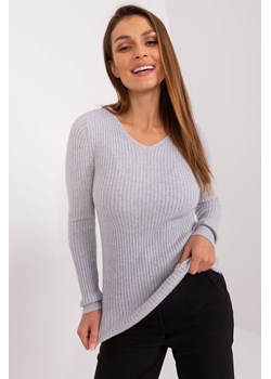 Dopasowany sweter w serek szary ze sklepu 5.10.15 w kategorii Swetry damskie - zdjęcie 169708370