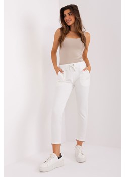 Ecru spodnie dresowe z troczkami i kieszeniami ze sklepu 5.10.15 w kategorii Spodnie damskie - zdjęcie 169708740