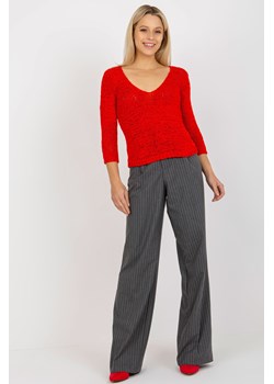 Czerwony krótki sweter klasyczny z dekoltem V ze sklepu 5.10.15 w kategorii Swetry damskie - zdjęcie 169710054