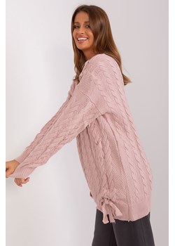 Jasnoróżowy sweter z warkoczami o kroju oversize ze sklepu 5.10.15 w kategorii Swetry damskie - zdjęcie 169710191