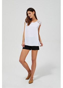 T-shirt damski z wiskozy ozdobną koronką - biały ze sklepu 5.10.15 w kategorii Bluzki damskie - zdjęcie 169710570
