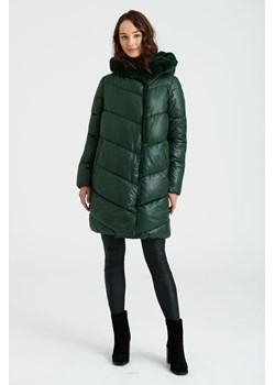 Zielona dłuższa kurtka damska z futerkowym kapturem ze sklepu 5.10.15 w kategorii Kurtki damskie - zdjęcie 169710670