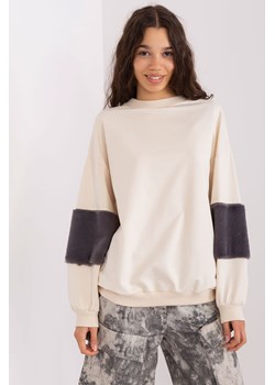 Jasnobeżowa bluza z futerkiem na rękawach ze sklepu 5.10.15 w kategorii Bluzy damskie - zdjęcie 169710852