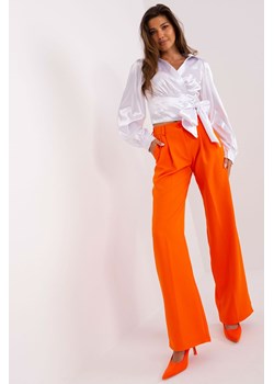 Pomarańczowe garniturowe spodnie z kieszeniami ze sklepu 5.10.15 w kategorii Spodnie damskie - zdjęcie 169710931