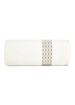 Kremowy ręcznik ze zdobieniami 70x140 cm ze sklepu 5.10.15 w kategorii Ręczniki - zdjęcie 169711142