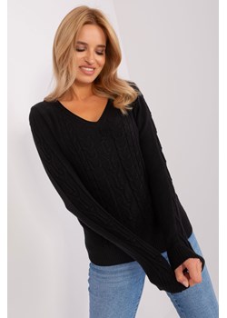 Czarny sweter damski z warkoczami i dekoltem w serek ze sklepu 5.10.15 w kategorii Swetry damskie - zdjęcie 169713791