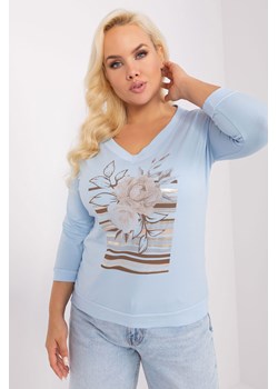 Bluzka plus size z kwiatowym printem jasny niebieski ze sklepu 5.10.15 w kategorii Bluzki damskie - zdjęcie 169713962