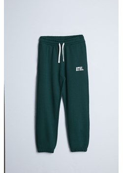 Zielone spodnie dresowe ATHL.- Limited Edition ze sklepu 5.10.15 w kategorii Spodnie chłopięce - zdjęcie 169713984