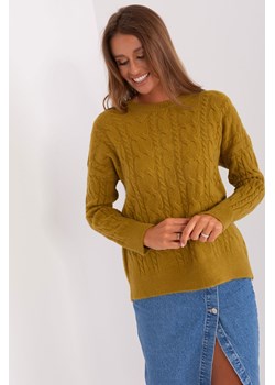 Oliwkowy klasyczny sweter damski z warkoczami ze sklepu 5.10.15 w kategorii Swetry damskie - zdjęcie 169714282