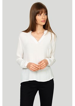 Bluzka damska wiskozowa z dekoltem V - biała ze sklepu 5.10.15 w kategorii Bluzki damskie - zdjęcie 169714560