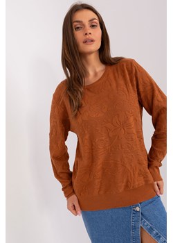 Jasnobrązowy sweter damski klasyczny z długim rękawem ze sklepu 5.10.15 w kategorii Swetry damskie - zdjęcie 169714661