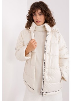Jasnobeżowa pikowana kurtka zimowa z kapturem ze sklepu 5.10.15 w kategorii Kurtki damskie - zdjęcie 169714771