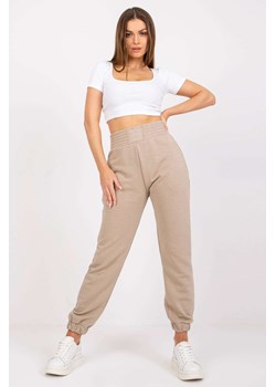 Beżowe spodnie dresowe z kieszeniami RUE PARIS ze sklepu 5.10.15 w kategorii Spodnie damskie - zdjęcie 169714801