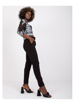 Czarne spodnie damskie z paskiem ze sklepu 5.10.15 w kategorii Spodnie damskie - zdjęcie 169714810