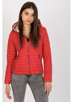 Czerwona kurtka pikowana z kieszeniami ze sklepu 5.10.15 w kategorii Kurtki damskie - zdjęcie 169715170