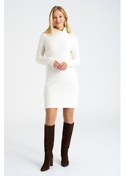 Sukienka z dzianiny swetrowej z golfem - biała - mini ze sklepu 5.10.15 w kategorii Sukienki - zdjęcie 169717571