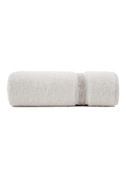 Kremowy ręcznik 70x140 cm z ozdobnym pasem ze sklepu 5.10.15 w kategorii Ręczniki - zdjęcie 169718302