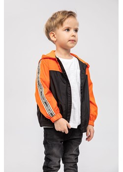 Pomarańczowa kurtka typu wiatrówka dla chłopca z kapturem ze sklepu 5.10.15 w kategorii Kurtki chłopięce - zdjęcie 169718362