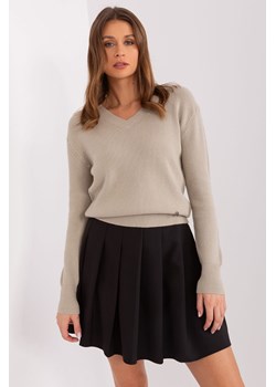 Sweter z dzianiny z wiskozą beżowy ze sklepu 5.10.15 w kategorii Swetry damskie - zdjęcie 169721384