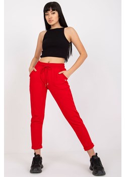 Czerwone spodnie dresowe basic z kieszeniami ze sklepu 5.10.15 w kategorii Spodnie damskie - zdjęcie 169724050