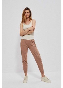Brązowe spodnie damskie dresowe z kieszeniami ze sklepu 5.10.15 w kategorii Spodnie damskie - zdjęcie 169724502