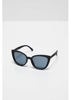Okulary przeciwsłoneczne typu kocie oko - czarne ze sklepu 5.10.15 w kategorii Okulary przeciwsłoneczne damskie - zdjęcie 169725674