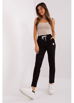 Czarne spodnie dresowe damskie z bawełny ze sklepu 5.10.15 w kategorii Spodnie damskie - zdjęcie 169726024