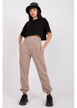 Ciemnobeżowe spodnie dresowe z kieszeniami RUE PARIS ze sklepu 5.10.15 w kategorii Spodnie damskie - zdjęcie 169726852