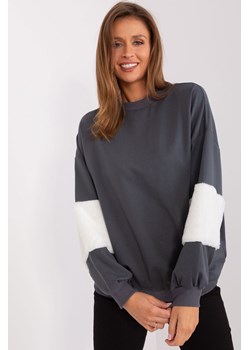 Gładka bluza oversize z futrzanymi elementami grafitowy ze sklepu 5.10.15 w kategorii Bluzy damskie - zdjęcie 169727542