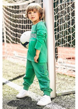 Zielone spodnie dresowe regular fit chłopięce - Dino Team ze sklepu 5.10.15 w kategorii Spodnie chłopięce - zdjęcie 169730194