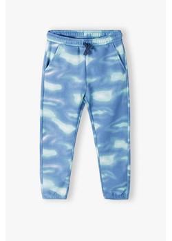 Spodnie dresowe dla chłopca regular fit - niebieskie ze sklepu 5.10.15 w kategorii Spodnie chłopięce - zdjęcie 169731093