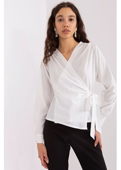 Biała bluzka wizytowa z kopertowym dekoltem ze sklepu 5.10.15 w kategorii Bluzki damskie - zdjęcie 169732023