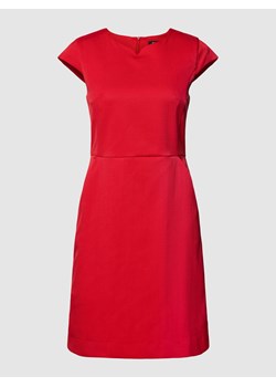 Sukienka etui z fakturowanym wzorem ze sklepu Peek&Cloppenburg  w kategorii Sukienki - zdjęcie 169751391
