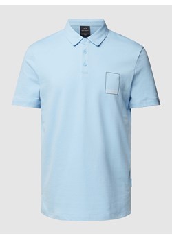 Koszulka polo o kroju regular fit z detalem z logo ze sklepu Peek&Cloppenburg  w kategorii T-shirty męskie - zdjęcie 169751760